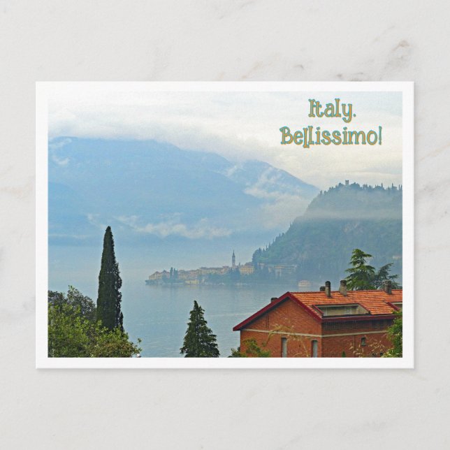 Italien. Bellissimo! Dorf in Wolken Postkarte (Vorderseite)