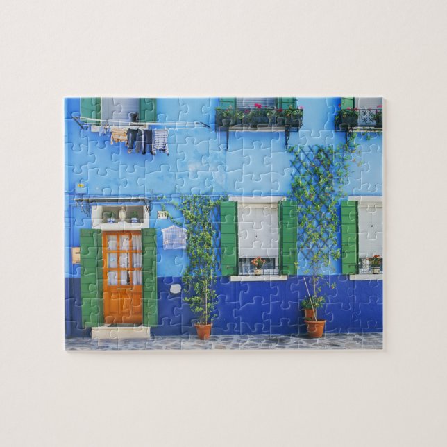 Italien, Burano. Ein buntes Haus in Burano in der  Puzzle (Horizontal)