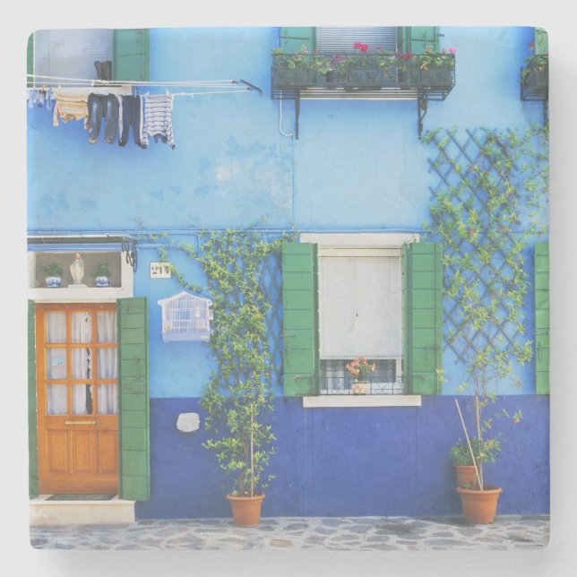 Italien, Burano. Ein buntes Haus in Burano in der  Steinuntersetzer (Vorderseite)