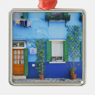 Italien, Burano. Ein farbenfrohes Haus in Burano i Ornament Aus Metall