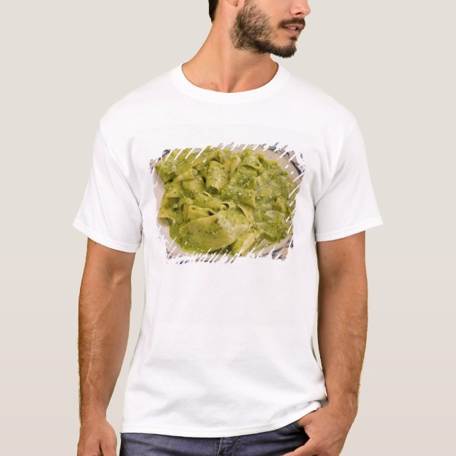 Italien, Camogli. Teigwaren mit Pesto T-Shirt (Vorderseite)
