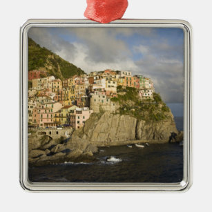Italien, Cinque Terre, Manarola. Dorf auf der Klip Ornament Aus Metall