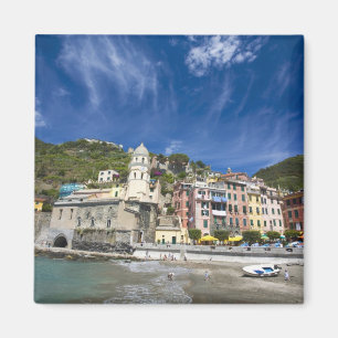 Italien, Cinque Terre, Vernazza, Hafen und Kirche  Magnet