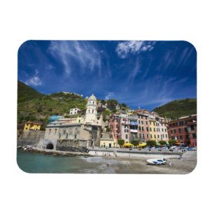 Italien, Cinque Terre, Vernazza, Hafen und Kirche  Magnet