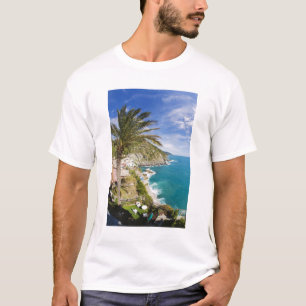 Italien, Cinque Terre, Vernazza, Hangstadt von T-Shirt