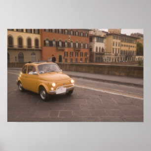 Italien, Florenz. Fiat 800 Rally überquert Arno Poster