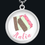 ITALIEN Italien Food Spumoni Ice Creme Gelato Versilberte Kette<br><div class="desc">In der Illustration finden Sie ein köstliches italienisches Spumoni-Gelato-Dessert mit Kirschschichten, Minze und Schokoladeneis sowie Kirschen, Früchte und Nüsse. Ideal für Eis, Spumonfan oder Liebhaber italienischer Klassiker! Dieses italienische Design ist auch auf anderen Produkten erhältlich. Viele weitere Illustrationen zum Thema Feinschmecker stehen ebenfalls zur Verfügung. Sehen Sie nicht, wonach Sie...</div>