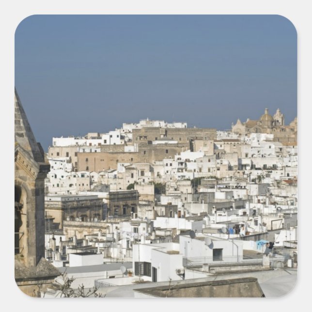 Italien, Ostuni, nahe Aussicht auf die Altstadt Quadratischer Aufkleber (Vorderseite)