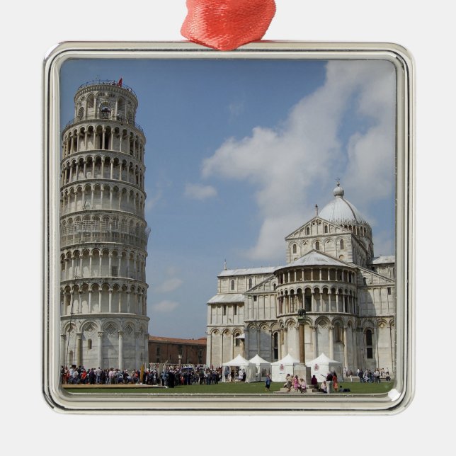 Italien, Pisa. Mietturm von Pisa und Silbernes Ornament (Vorne)