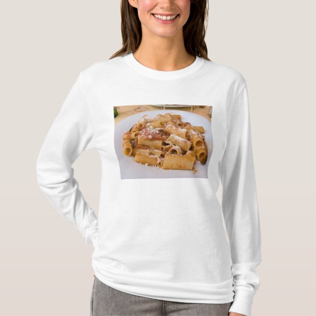 Italien, Positano. Display Platte der rigatoni. T-Shirt (Vorderseite)