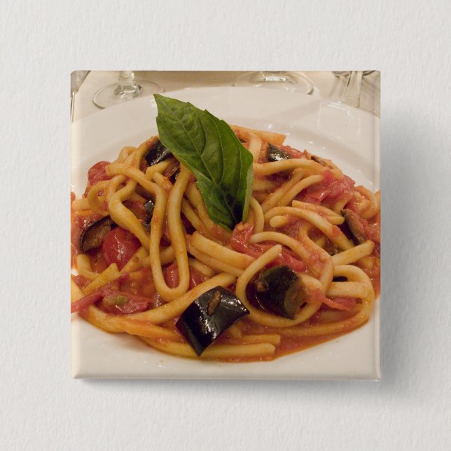 Italien, Positano. Teigwaren und Auberginen Button (Vorderseite)