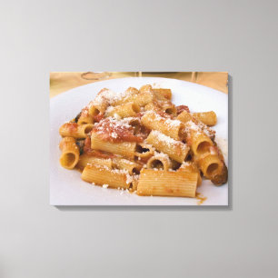 Italien, Positano. Teller mit Rigatoni. Leinwanddruck