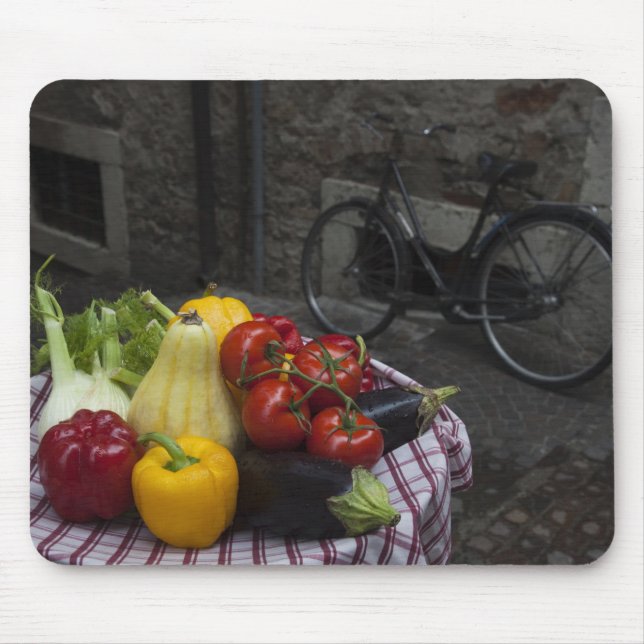 Italien, Provinz Brescia, Gargnano. Tabelle mit 2 Mousepad (Vorne)