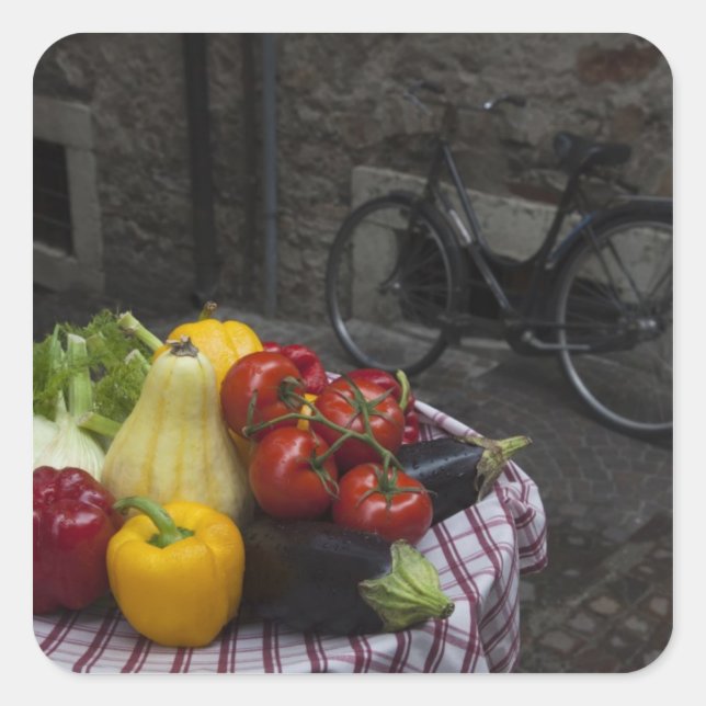 Italien, Provinz Brescia, Gargnano. Tabelle mit 2 Quadratischer Aufkleber (Vorderseite)