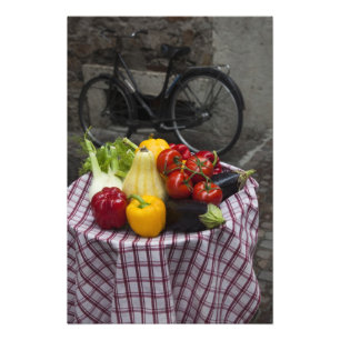 Italien, Provinz Brescia, Gargnano. Tabelle mit Fotodruck