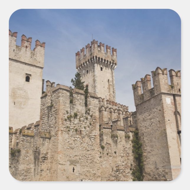 Italien, Provinz Brescia, Sirmione. Castello 2 Quadratischer Aufkleber (Vorderseite)