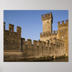 Italien, Provinz Brescia, Sirmione. Castello Poster