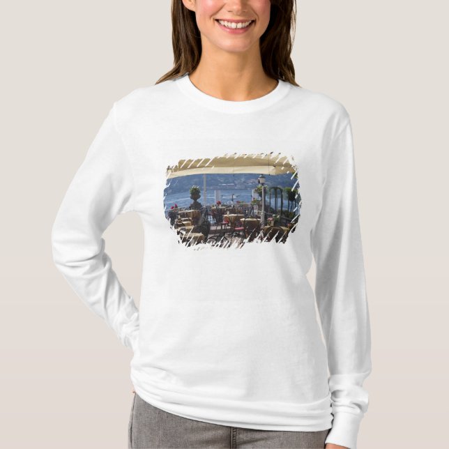 Italien, Provinz Como, Bellagio. Café am See. T-Shirt (Vorderseite)
