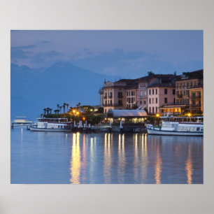 Italien, Provinz Como, Bellagio. Stadtansicht, Poster