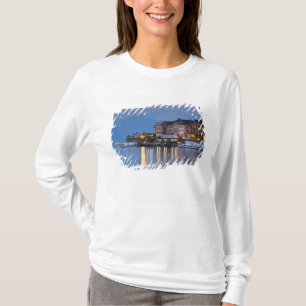 Italien, Provinz Como, Bellagio. Stadtansicht, T-Shirt