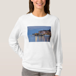 Italien, Provinz Como, Bellagio. Stadtansicht, T-Shirt