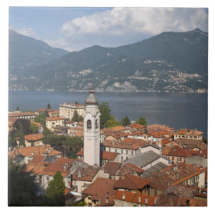 Italien, Provinz Como, Menaggio. Stadtansicht und Fliese
