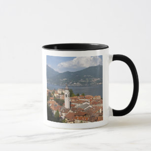 Italien, Provinz Como, Menaggio. Stadtansicht und Tasse