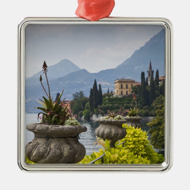 Italien, Provinz Lecco, Varenna. Villa Monastero,  Ornament Aus Metall (Vorne)