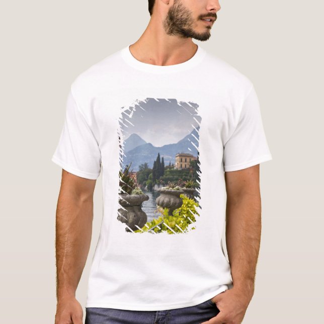 Italien, Provinz Lecco, Varenna. Villa Monastero,  T-Shirt (Vorderseite)