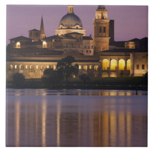 Italien, Provinz Mantua, Mantua. Stadtansicht und  Fliese