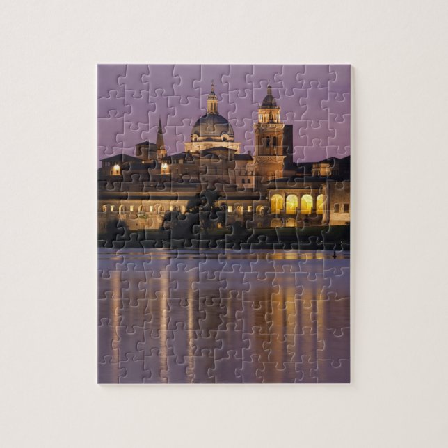 Italien, Provinz Mantua, Mantua. Stadtblick und 2 Puzzle (Vertikal)