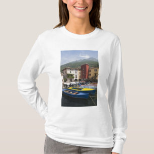 Italien, Provinz Verona, Malcesine. Cassone alt 2 T-Shirt