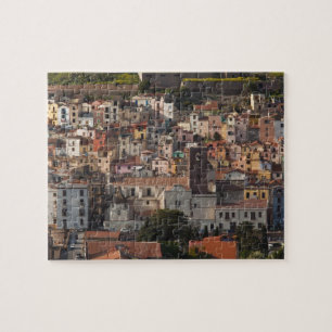 Italien, Sardinien, Bosa. Stadtblick mit Castello Puzzle