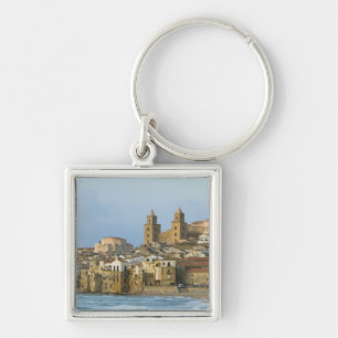 Italien, Sizilien, Cefalu, Ansicht mit Dom von 2 Schlüsselanhänger