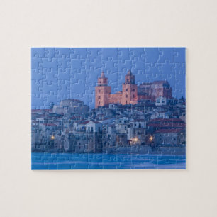 Italien, Sizilien, Cefalù, Blick mit Dom von Puzzle