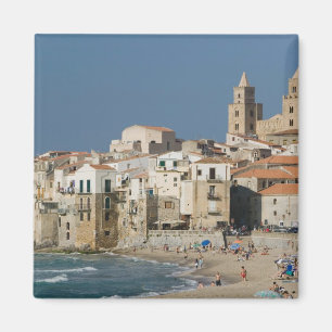 Italien, Sizilien, Cefalu, Stadtansicht mit Duomo  Magnet