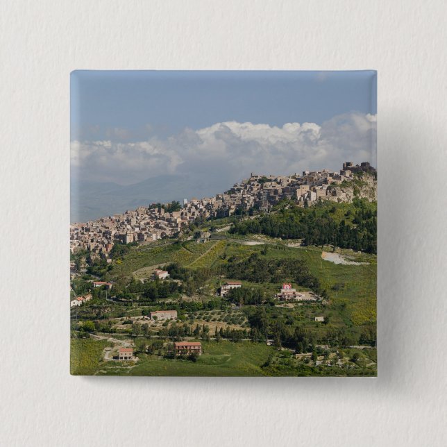 Italien, Sizilien, Enna, Calascibetta, Morning Vie Button (Vorderseite)