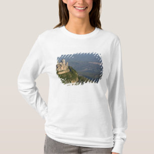 Italien, Sizilien, Enna, Stadtansicht von Rocca di T-Shirt