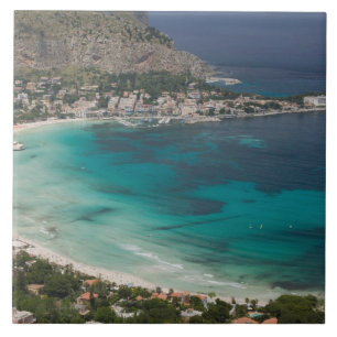 Italien, Sizilien, Mondello, Blick auf den Strand  Fliese