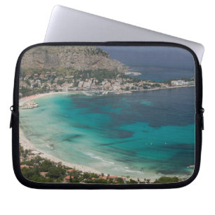 Italien, Sizilien, Mondello, Blick auf den Strand Laptopschutzhülle