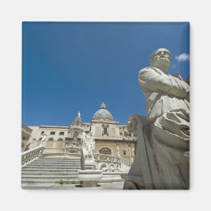 Italien, Sizilien, Palermo, Brunnen mit Büste und Magnet