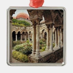 Italien, Sizilien, Palermo. Die Klemme überleben  Silbernes Ornament