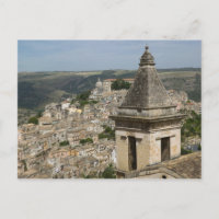 ITALIEN, Sizilien, RAGUSA IBLA: Stadtansicht und S