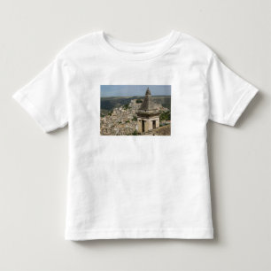 ITALIEN, Sizilien, RAGUSA IBLA: Stadtansicht und S Kleinkind T-shirt