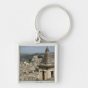 ITALIEN, Sizilien, RAGUSA IBLA: Stadtansicht und S Schlüsselanhänger