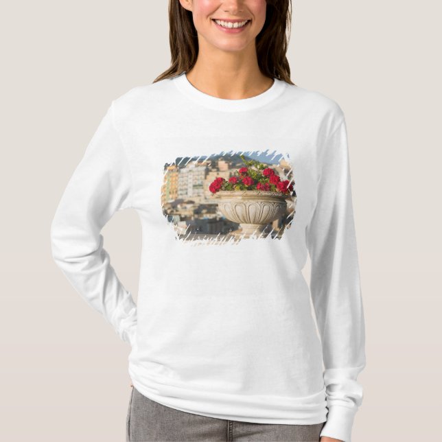 Italien, Sizilien, Termini Imerese, View & Blume T-Shirt (Vorderseite)