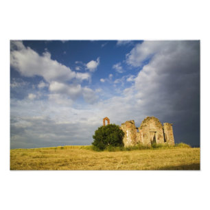 Italien, Toskana, Ruine einer alten Kirche in der  Fotodruck