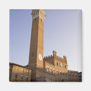 Italien, Toskana, Siena. Torre del Mangia am Magnet