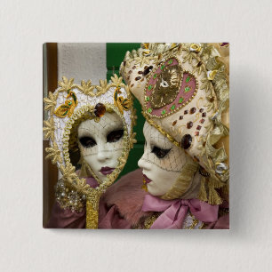 Italien, Venedig, Burano Island. Frauen in Button