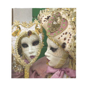 Italien, Venedig, Burano Island. Frauen in Notizblock